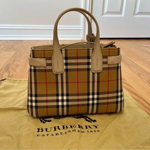 Burberry small banner tote limestone
